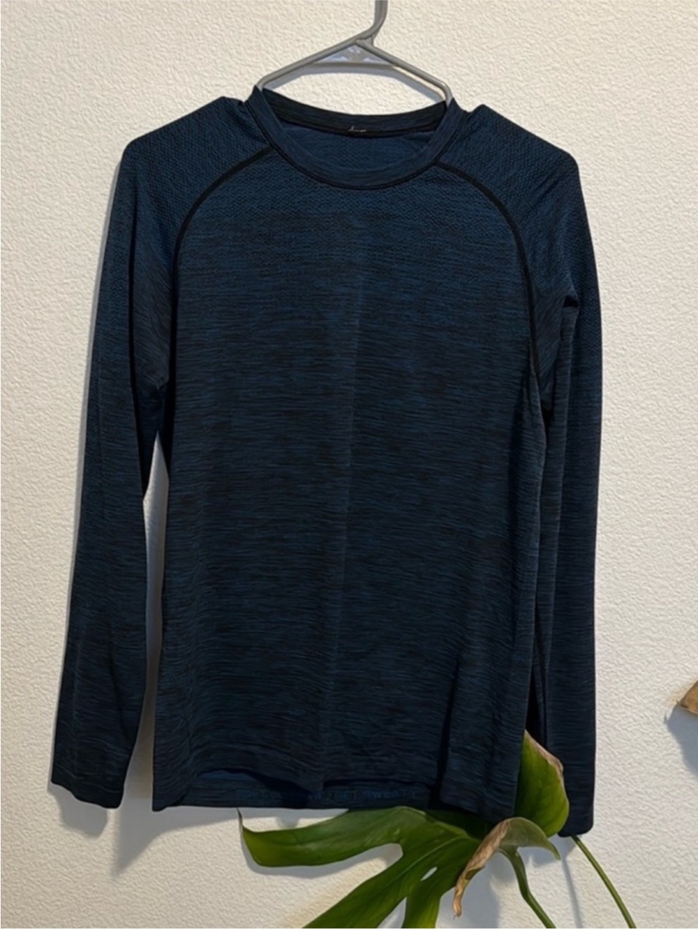 Lululemon men’s metal vent long sleeve shirts *4 bundle* - Picture 6 of 9